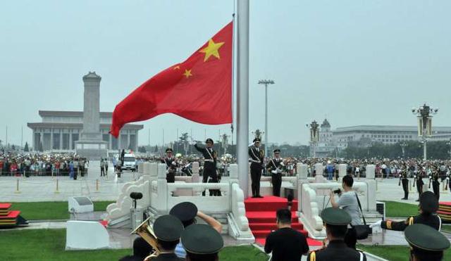三军仪仗队升国旗，荣耀与庄严的时刻，三军仪仗队升国旗，荣耀与庄严的时刻