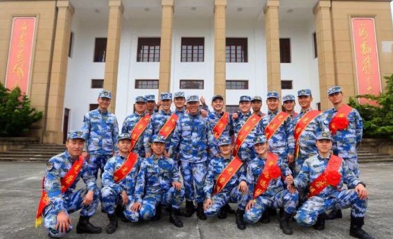 部队留十二年容易吗，深度解析与探讨，深度解析与探讨，部队留十二年是否容易？
