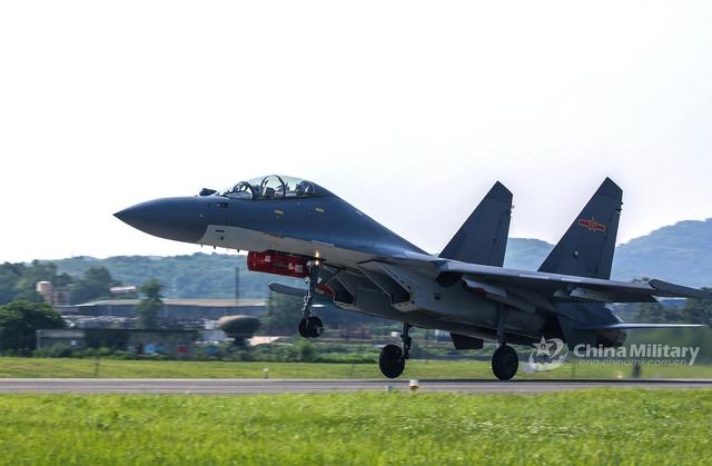 中国空军歼-16战机的卓越性能与未来展望，中国空军歼-16战机性能展望与未来发展趋势