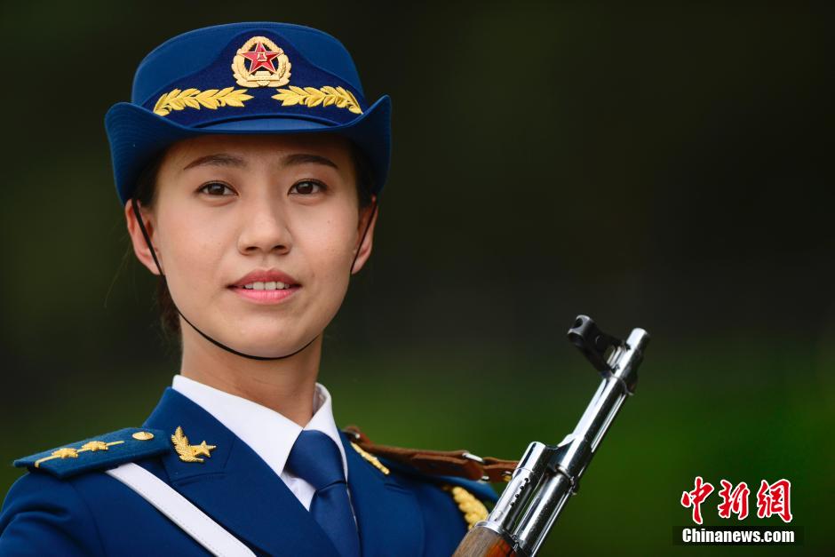 三军仪仗队图片女，荣耀与力量的展现，三军仪仗队女队员风采，荣耀与力量的完美展现