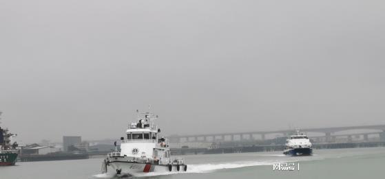 解放军全方位封锁台岛，捍卫国家主权与领土完整的坚定决心，解放军全方位封锁台岛，坚定捍卫国家主权与领土完整