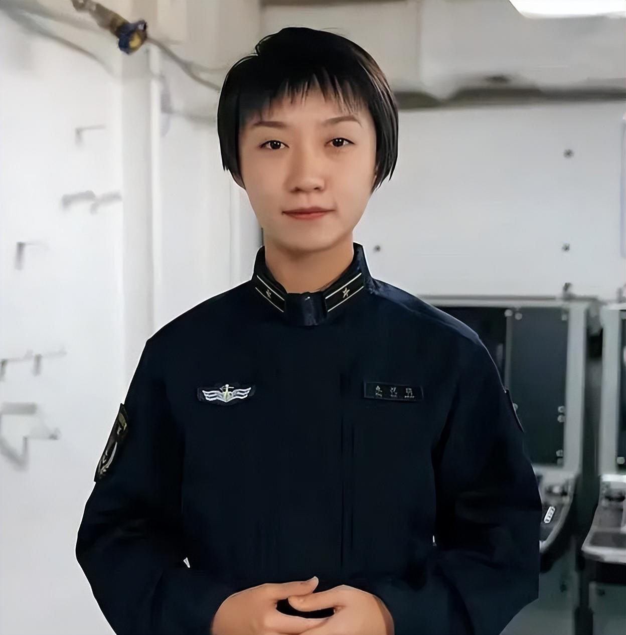 辽宁舰现七色彩虹，奇迹背后的故事与意义，辽宁舰七色彩虹背后的奇迹故事与深远意义
