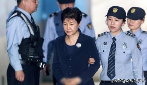 文在寅为什么只担任一届韩国总统？深入了解背后的原因，揭秘文在寅仅担任一届韩国总统的背后原因
