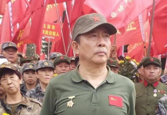 丁小军独臂将军，不屈的战士，永恒的传奇，丁小军独臂将军，不屈战士的传奇人生