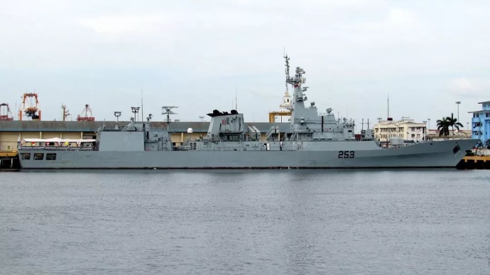 庆祝海军荣耀，纪念海上阅兵护卫舰70周年辉煌历程，纪念海军护卫舰70周年辉煌历程，荣耀海上阅兵，致敬海军力量