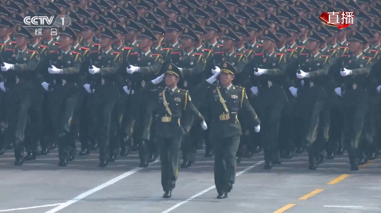 阅兵方队走过天安门，每一步背后的荣耀与辉煌历程，阅兵方队荣耀时刻，走过天安门，展现辉煌历程