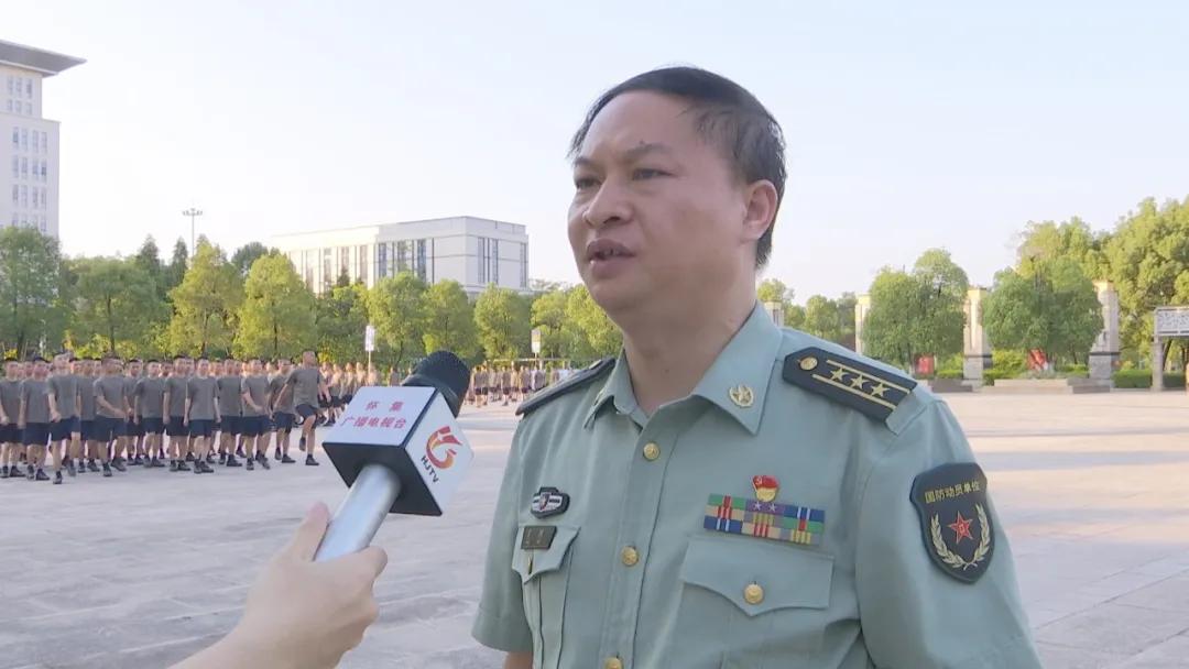 新兵队列训练，塑造军事力量的基石，新兵队列训练，塑造军事力量的基石基石