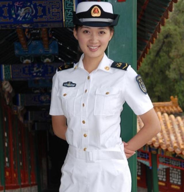 中国女兵高清图片，展现飒爽英姿的力量之美，中国女兵力量之美，高清图片展现飒爽英姿