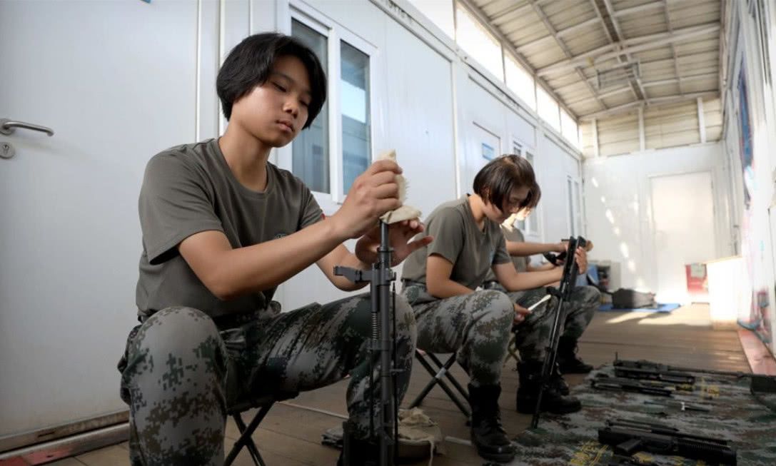 中国女兵宿舍内部照片，展现真实的生活面貌，中国女兵宿舍内部真实生活照曝光