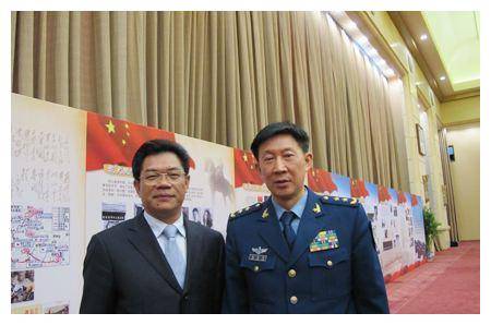 空军司令员常丁求上将简介，空军司令员常丁求上将简介，英雄领航新时代空军建设之路