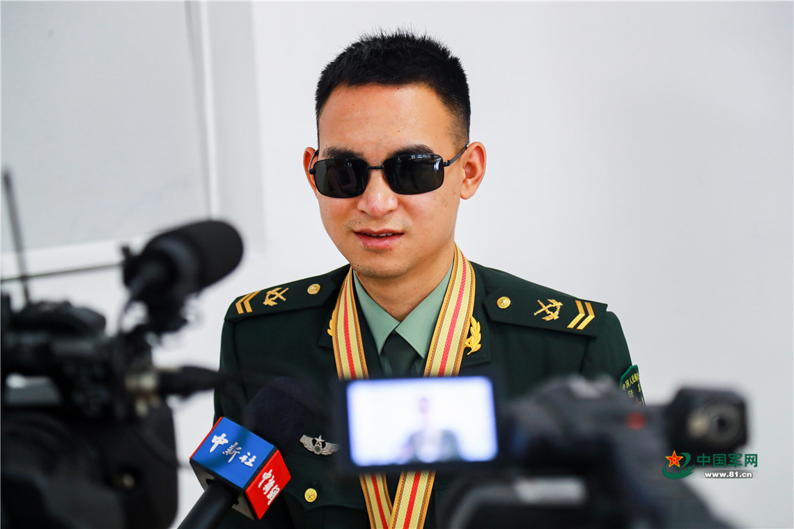 杜富国