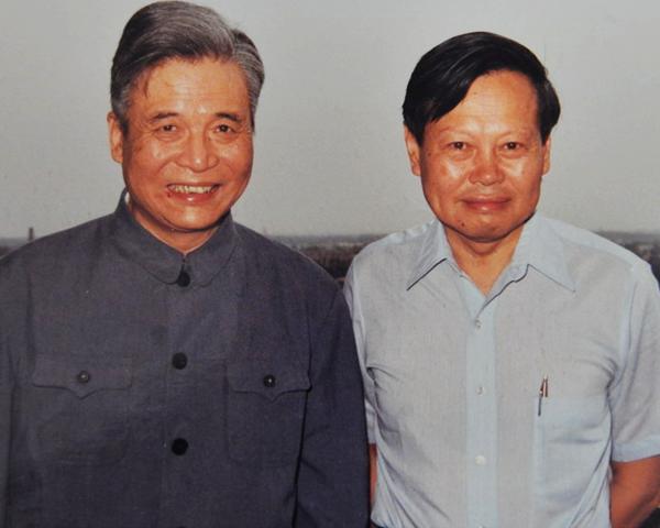 杨振宁，92岁的传奇人生与不朽贡献，杨振宁，传奇人生92载，不朽贡献永载史册