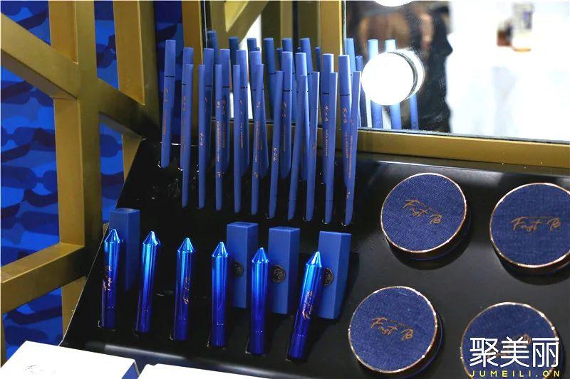 国产歼-16新锐重型战斗机飞行，性能与特点解析，国产歼-16重型战斗机性能与特点深度解析，飞行实力展现