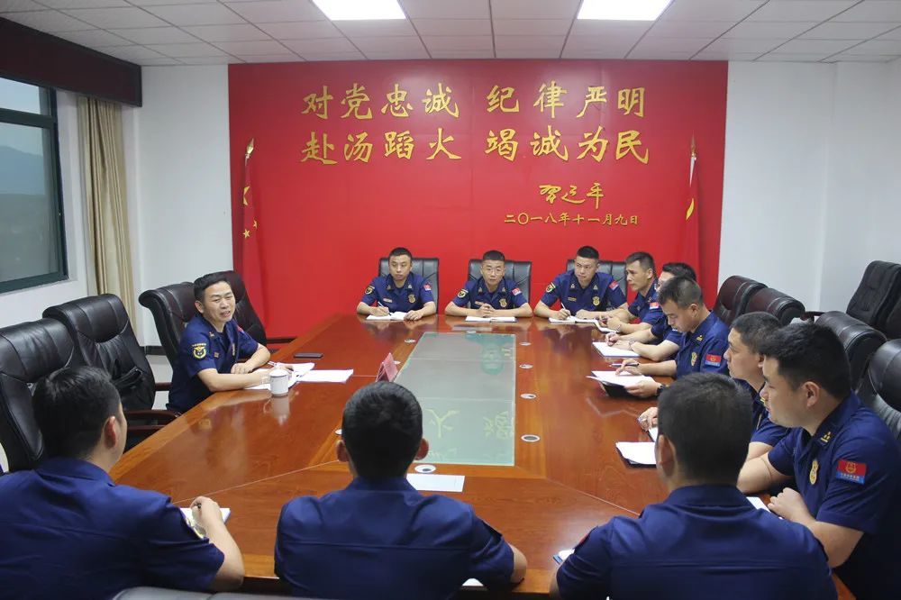 东风导弹，揭秘一枚东风导弹的价格及其背后的价值，东风导弹揭秘，价格与背后价值探究