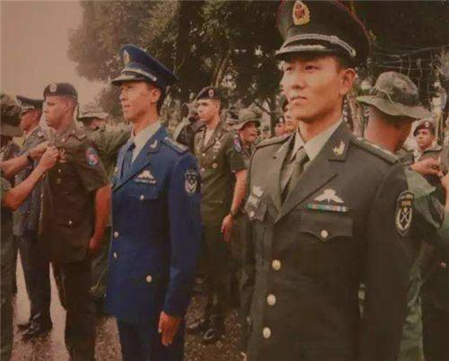 猎人学校中国学员揭秘，英勇传奇，群星璀璨，猎人学校中国学员传奇，英勇群星揭秘之旅