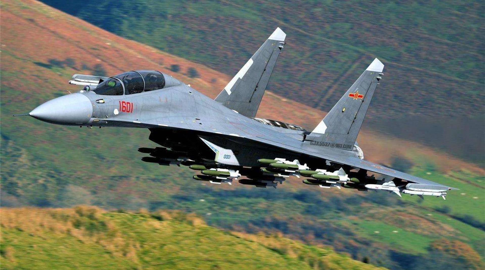 中国新型战斗机歼-16D的服役，引领空战新时代的来临，歼-16D引领空战新时代，中国新型战斗机开启新篇章