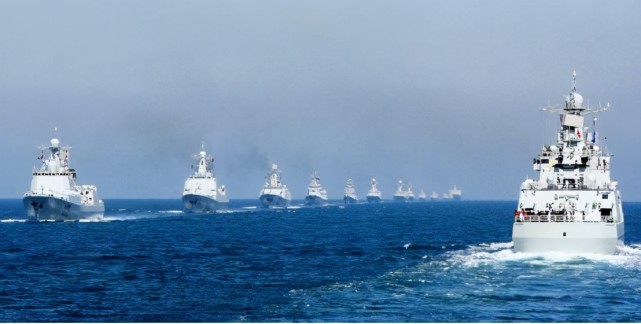 海军阅兵战士，展现国家力量与荣耀的象征，海军阅兵战士，国家力量与荣耀的象征展露无遗