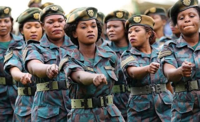 不同年代的女兵阅兵，历程、变迁与影响，女兵阅兵历程，变迁、影响与世代风采