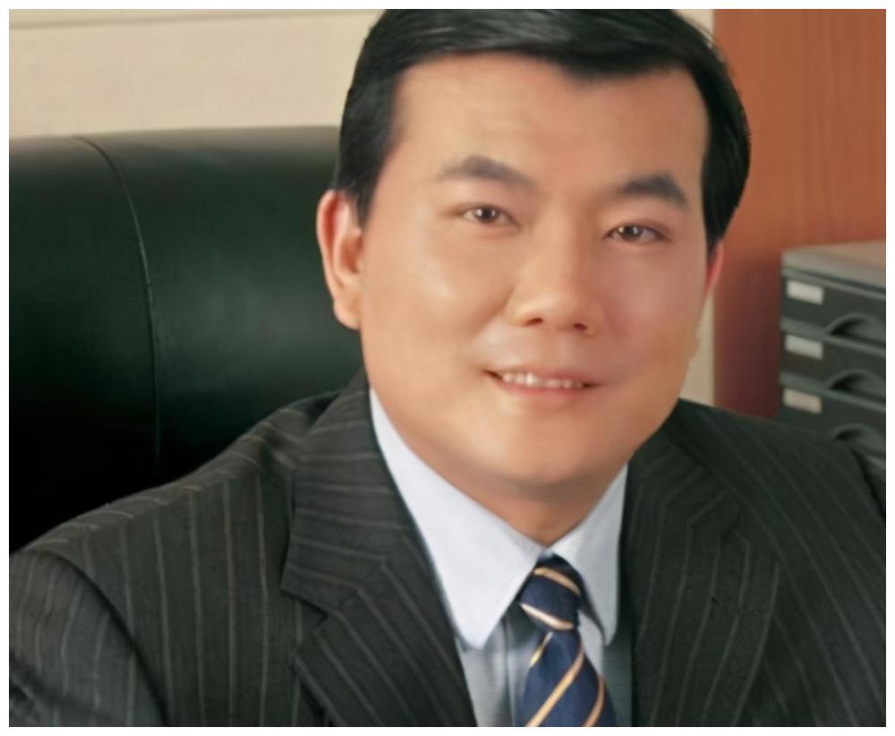 军事频道主持人周雷，声音背后的军人情怀与媒体风采，军事频道主持人周雷，军人情怀与媒体风采的完美结合