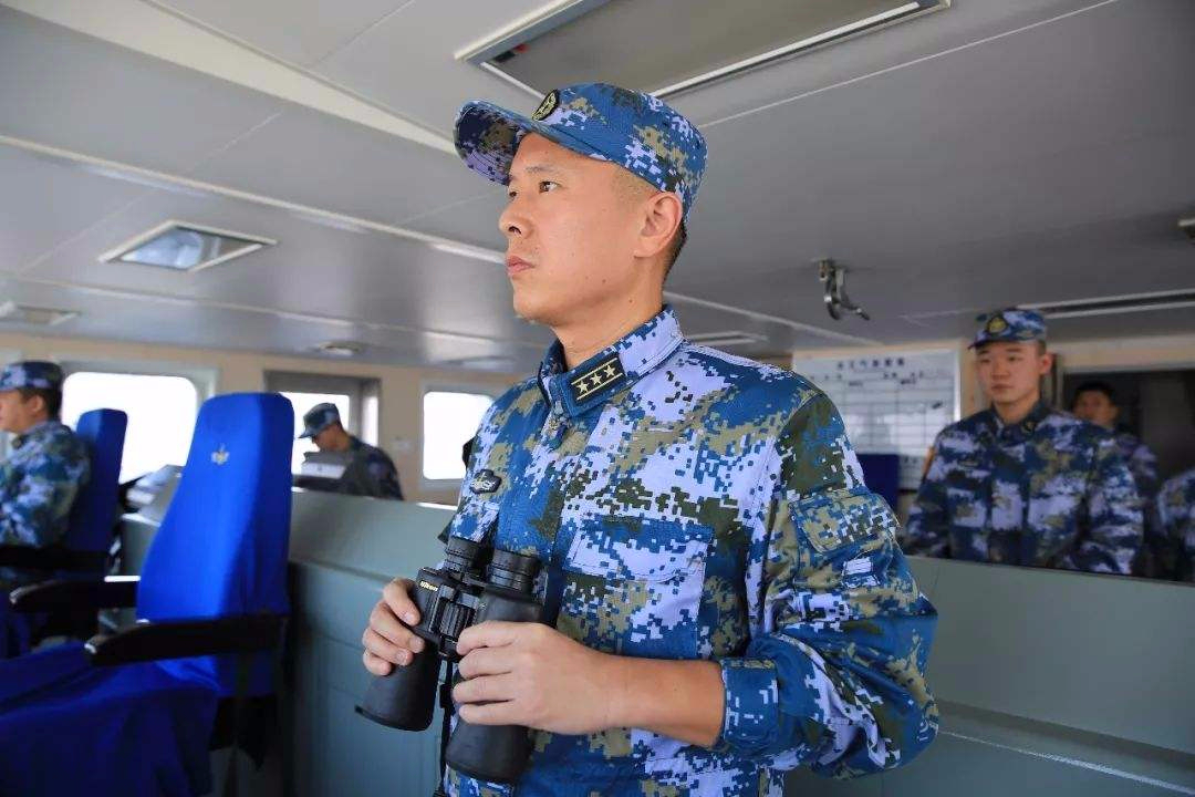 岳阳舰舰长，一位海军英雄的卓越领导与不凡事迹，岳阳舰舰长，海军英雄的领航者，卓越领导与传奇事迹