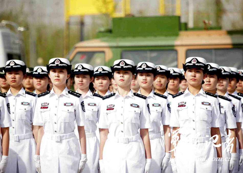 海军夏常服短袖，设计特点与重要性，海军夏常服短袖设计特点及其重要性概述