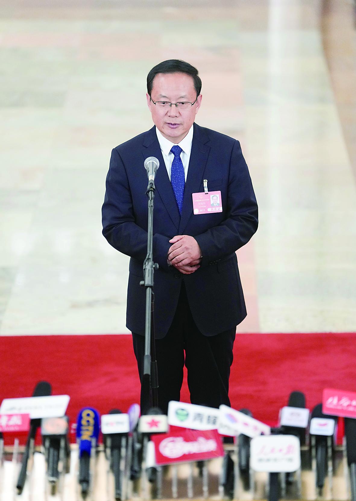 新闻发布会上的孙业礼简介，孙业礼新闻发布会简介