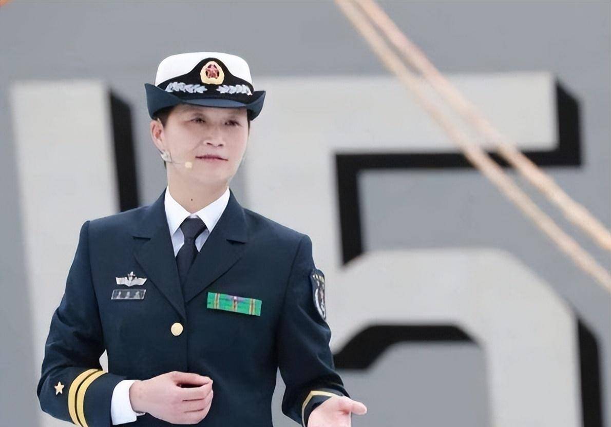 郑州舰舰长韦慧晓的启示，领导力、创新与超越的典范，韦慧晓，领导力与创新典范——郑州舰舰长启示录