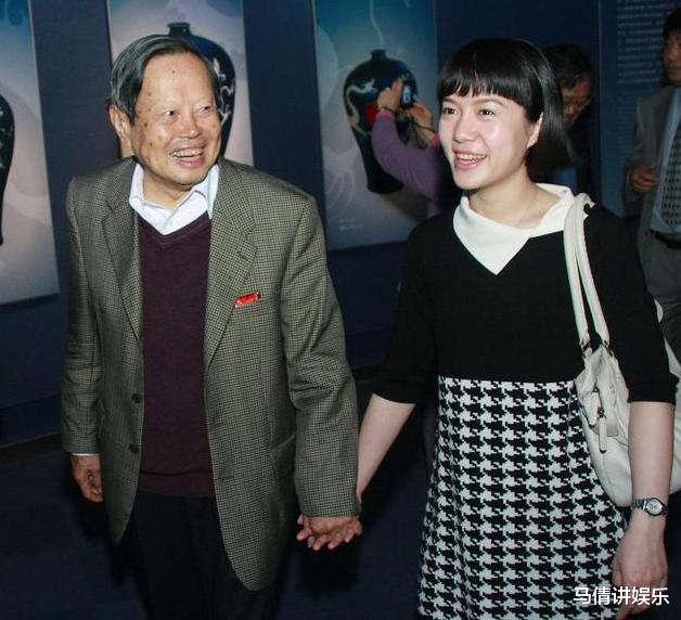 翁帆怀孕传闻背后的真相，关于孩子父亲的谣言解析，翁帆怀孕传闻背后的真相与谣言解析，孩子父亲之谜揭秘