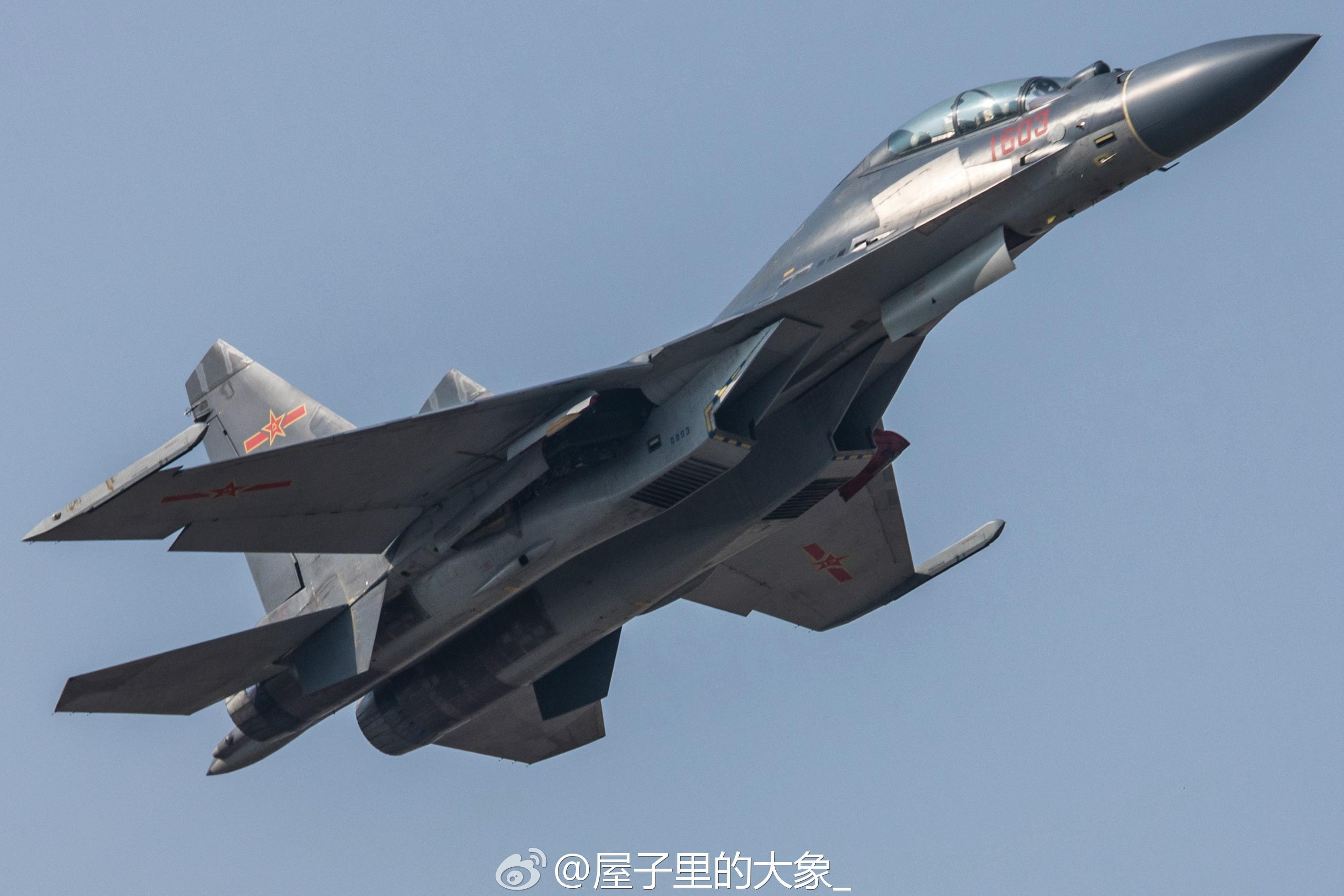 歼16能否挂载核弹，深度解析与探讨，歼16挂载核弹能力深度解析与探讨