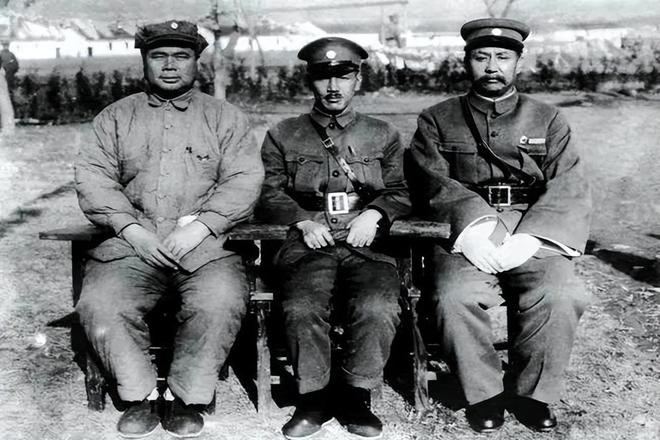 民国各军阀的军服，历史、特色与影响，民国军阀军服，历史特色与影响探究