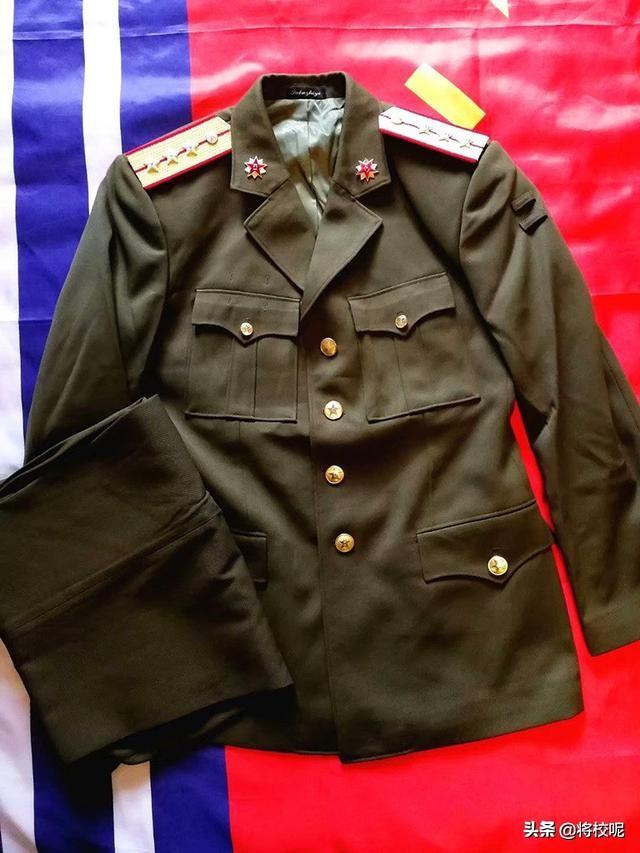 探索中国军事历史中的一部分，87式陆军服装，揭秘中国军事历史中的87式陆军服装演变之路