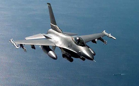 A-10攻击机与F-16战斗机，谁的水更强？，A-10攻击机与F-16战斗机，谁的水准更胜一筹？