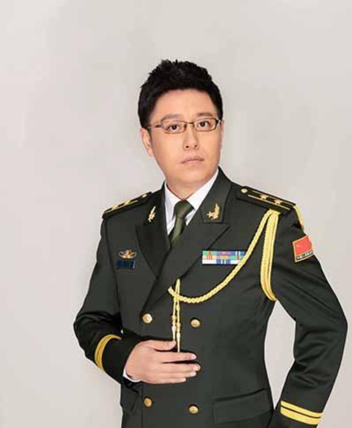 军事频道配音员，幕后英雄的声音魅力，军事频道配音员的幕后声音魅力，英雄背后的声音传奇