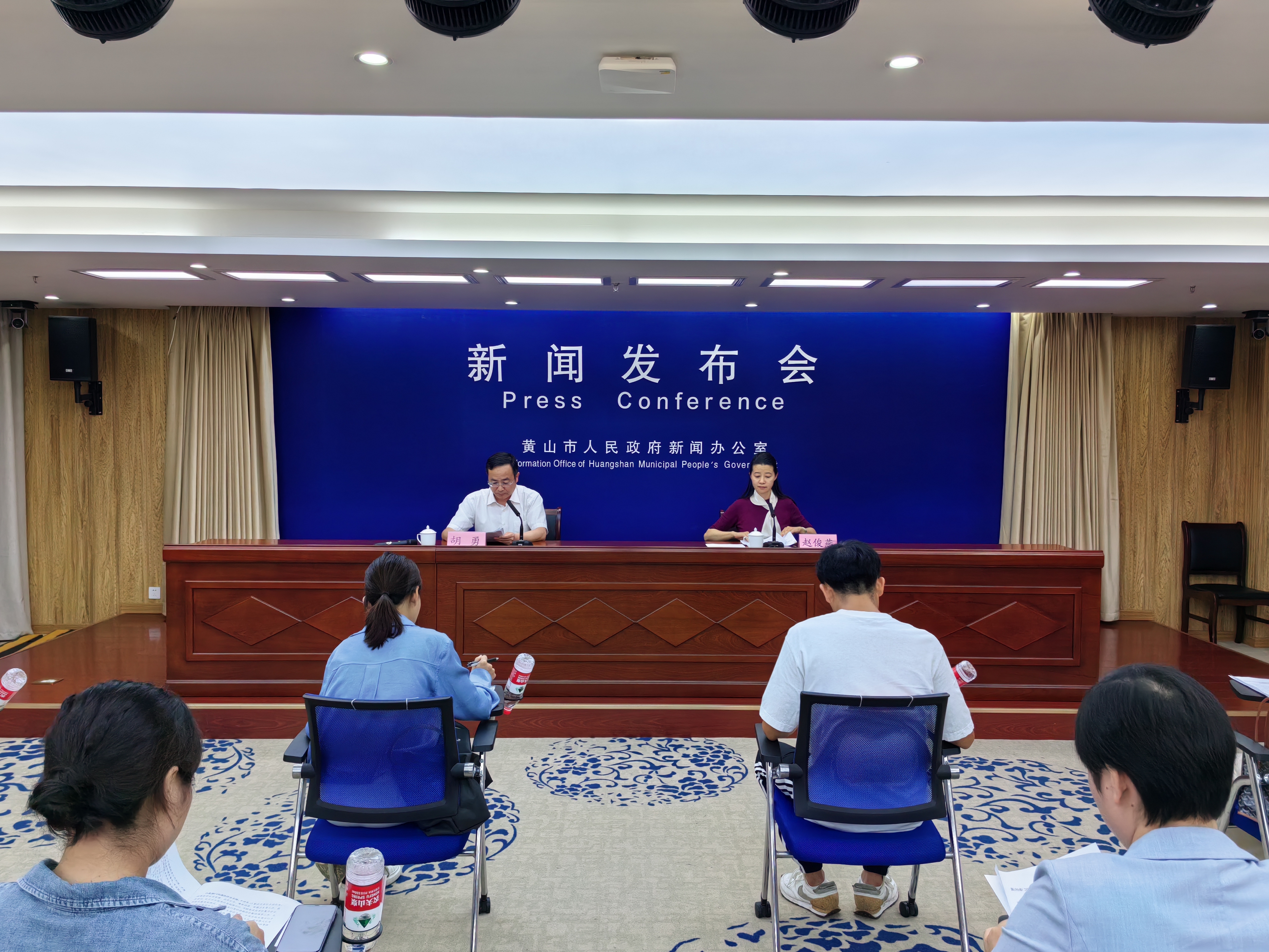 新闻发布会反面例子，揭示失败教训，提升公关质量，新闻发布会失败案例解析，吸取教训，提升公关质量