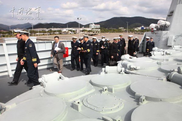 海军155舰政委喝酒背后的故事与文化解读，海军155舰政委酒宴背后的故事与文化内涵解读