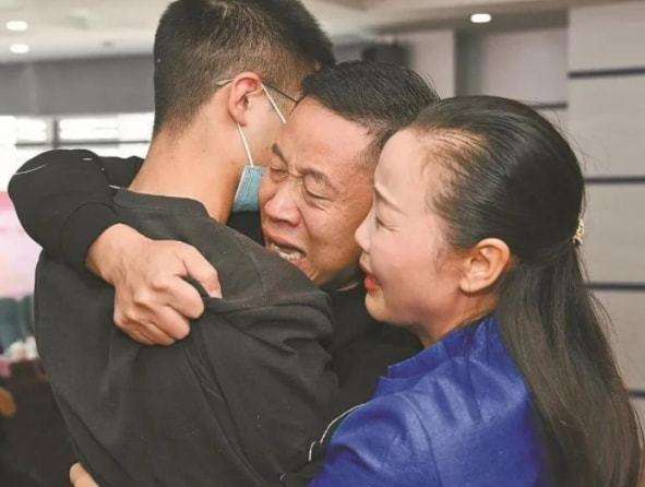 盛建中，一位引领时代的杰出人物，盛建中，时代引领者的杰出风采