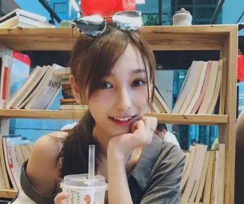 国防军事主持人叶知秋的独特魅力与影响力，国防军事主持人叶知秋的独特魅力及其影响力解析