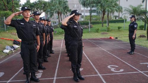 普通人穿作训服是否违法？解读相关法律与常识，普通人穿作训服是否违法？法律常识解读与探讨