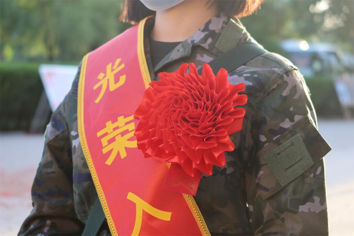 新时代巾帼英雄