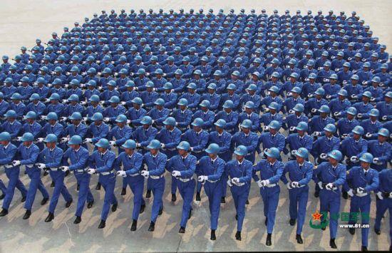 2019阅兵式中的正步劈枪，展现力量与荣耀的瞬间，阅兵式中的正步劈枪，力量与荣耀的展现瞬间