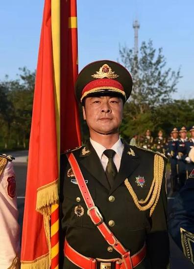 三军仪仗队护旗手张洪杰，荣耀与责任并存，三军仪仗队护旗手张洪杰，荣耀与责任的交织之路