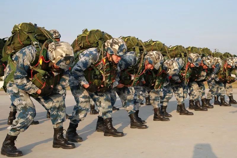 空降兵是最厉害的吗？深度探讨空降兵的特点与优势，空降兵的特点与优势，是否最厉害？深度探讨分析