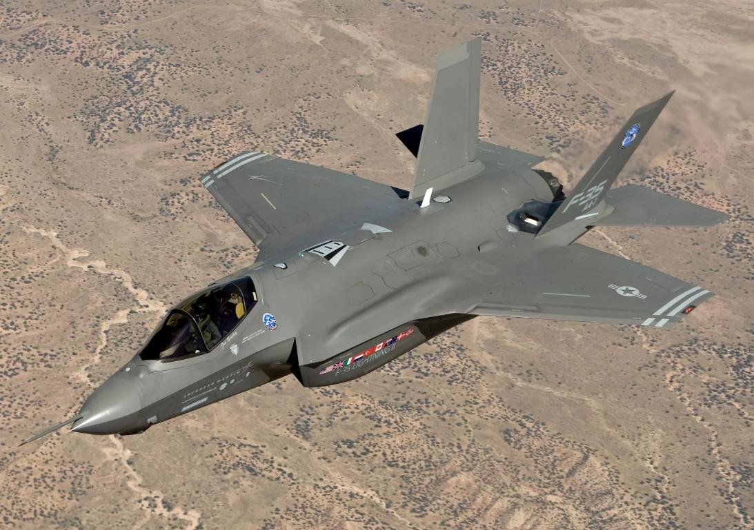 歼-35与F-35，五代战机性能对比解析，歼-35与F-35五代战机性能深度对比解析