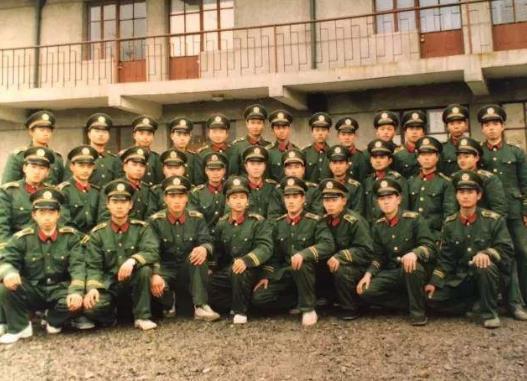 武警常服照片，展现军威与荣耀，武警常服照片，展现军威与荣耀风采
