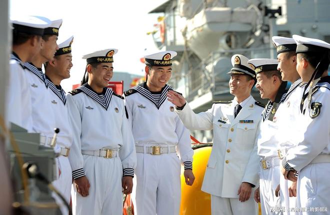 海军三期以下官兵没有常服的原因及其影响分析，海军三期以下官兵缺乏常服的原因及其影响分析