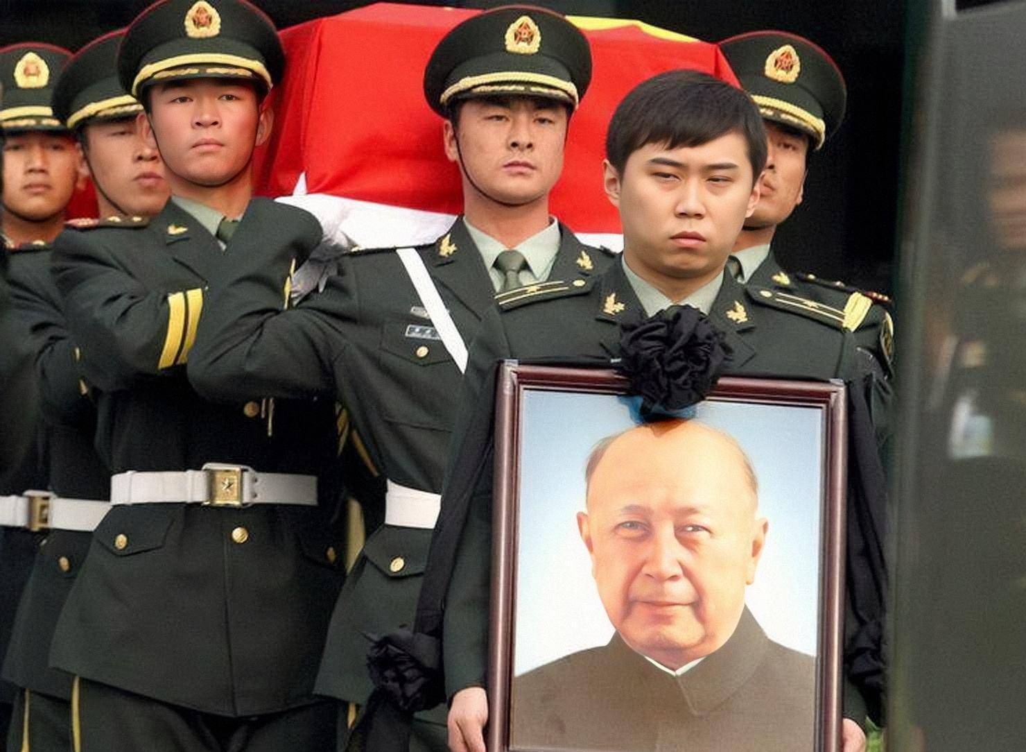 钱学森三军仪仗队抬棺现场视频，缅怀科学巨匠，致敬英雄之魂，钱学森追悼仪式现场视频，科学巨匠的英雄之魂，致敬崇高敬意