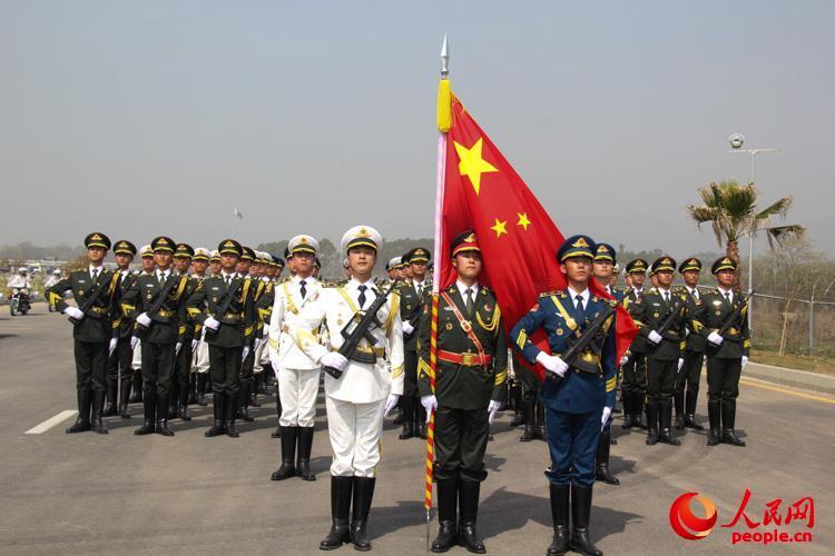 三军仪仗队图片竖版——荣耀与力量的象征，三军仪仗队竖版图片，荣耀与力量的展现