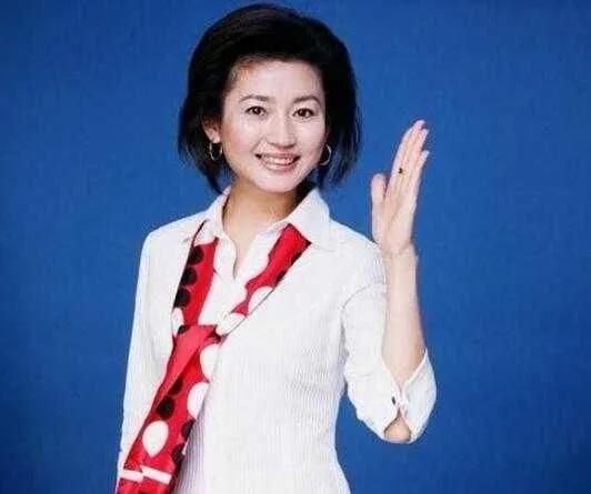 中央CCTV-5女主持人图片展示与魅力解析，CCTV-5女主持人风采展示与魅力深度解析