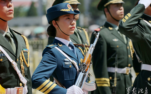 三军女兵方队阅兵，回顾与展望 2009年的壮丽瞬间，三军女兵方队阅兵，回顾与展望 2009年的辉煌瞬间