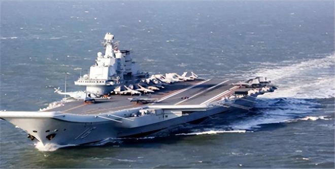 福建舰与辽宁舰对比，两大舰船实力解析，福建舰与辽宁舰实力对比解析
